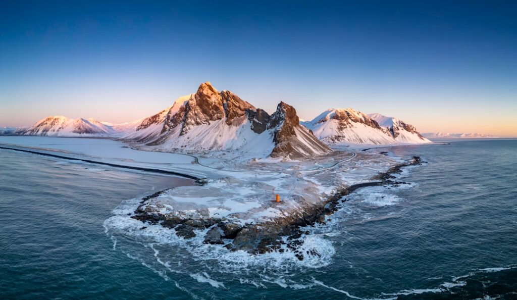 Handig en mooi: zo hang je wandmeubilair goed op