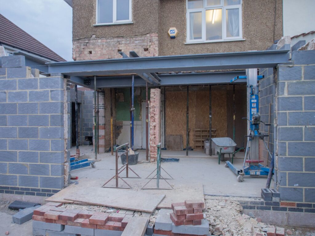 Zelf een lichte uitbouw realiseren: zo pak je het aan