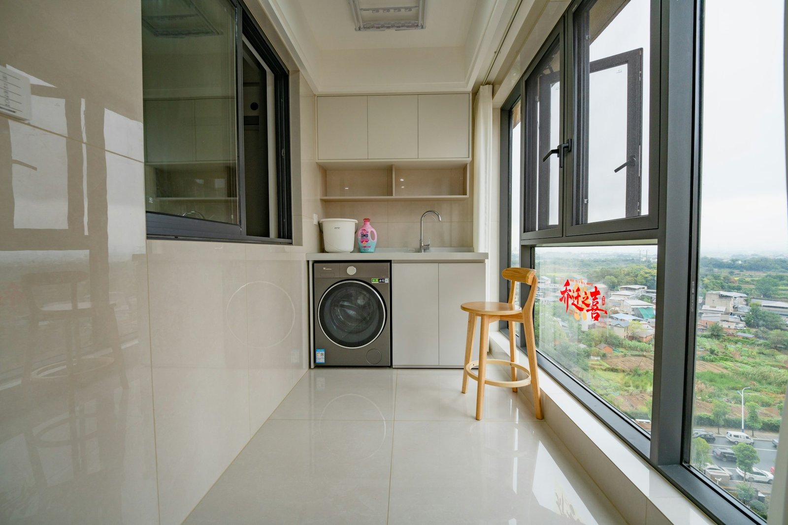 Zo maak je een strakke washoek met een kast boven de wasmachine