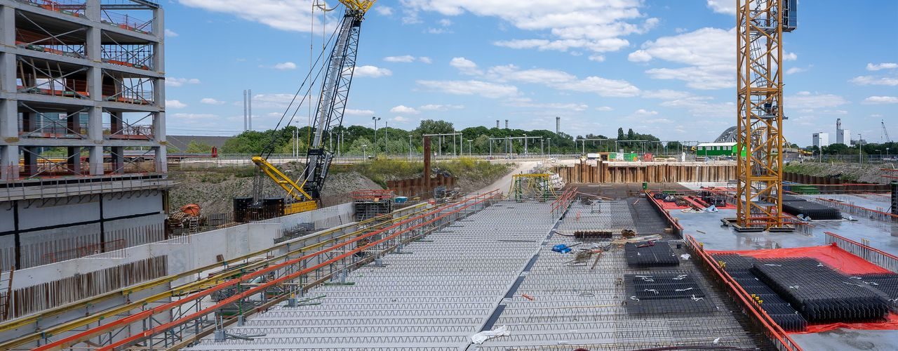 Zware bouwmaterialen hijsen met de juiste hijskraan